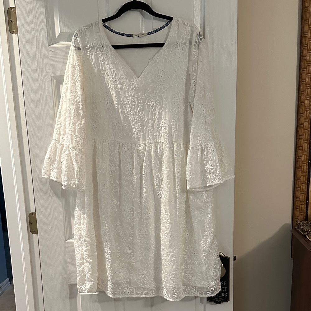 Elegant Long Sleeve Lace Dress in Ecru